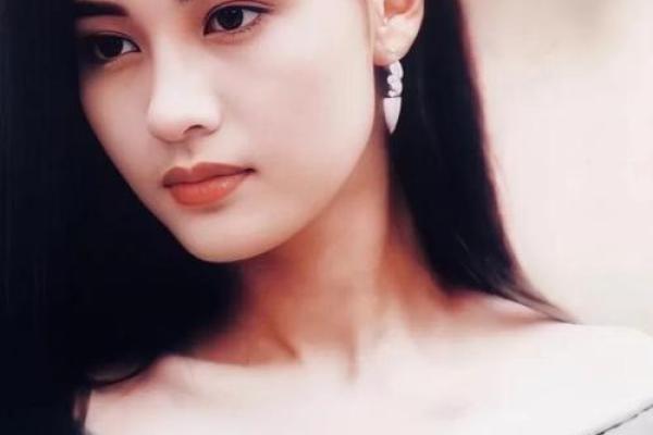 从李嘉欣的八字看命运：误区与突破，如何反而成就不一样的人生