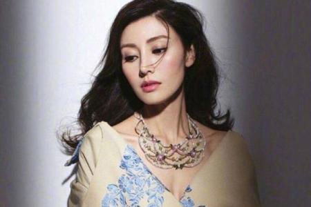 从李嘉欣的八字看命运：误区与突破，如何反而成就不一样的人生