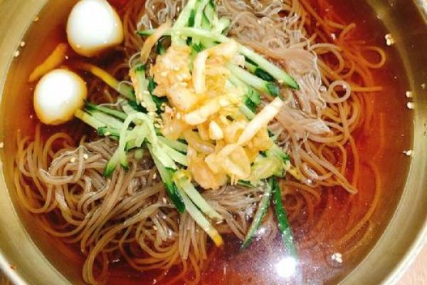 朝鲜族的春节:民俗与节令饮食的独特传承 朝鲜族的春节:民俗与节令饮食的独特传承