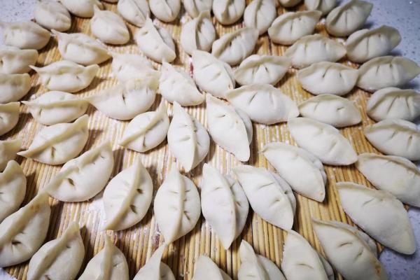 传统习俗：冬至后的祭祖与冬季节令食物