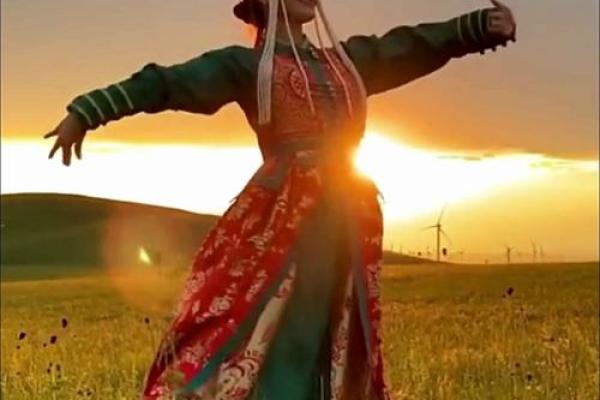 草原上的马头琴节:追溯蒙古族音乐与文化的根源 草原上的马头琴节:追溯蒙古族音乐与文化的根源